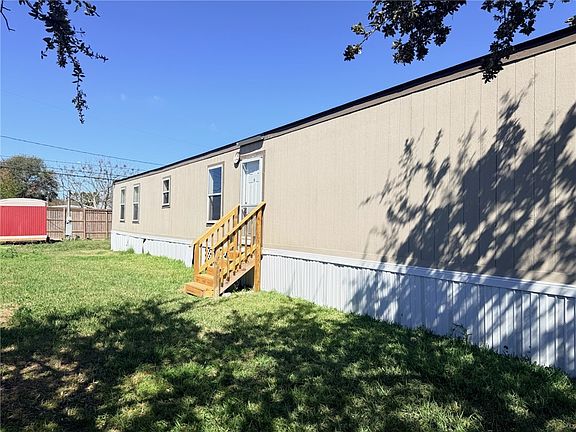 2nd image of 1010 Redmond St
