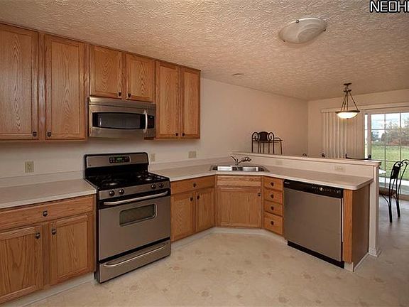 2nd image of 728 Cranberry Ct