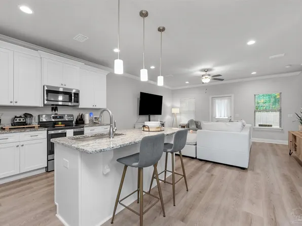2275 Janet St, Navarre, FL 32566