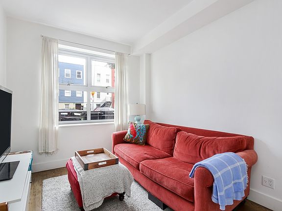 3rd image of 818 Dean St #B1