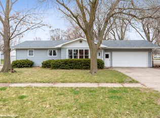 1104 Peace St, Pella, IA 50219