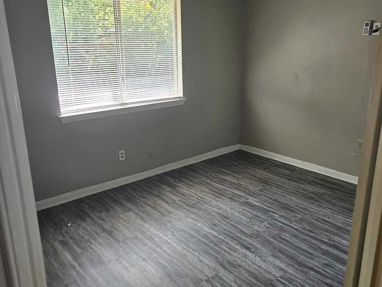 2406 S Laredo St — Photo 10