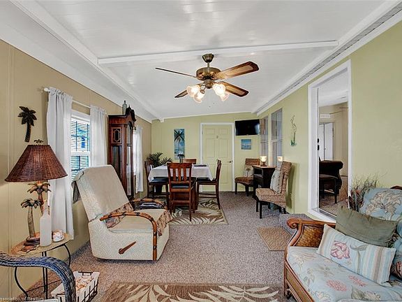 2nd image of 1137 W Camphor St