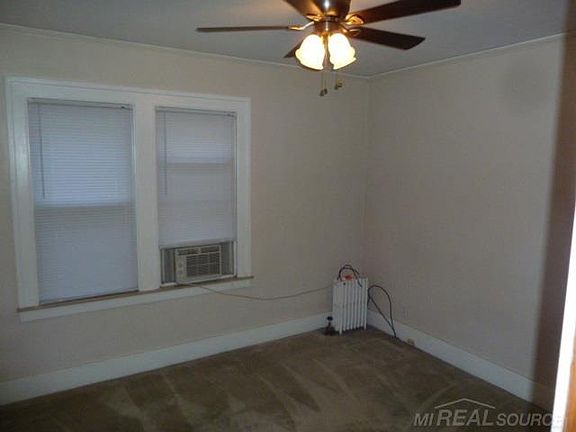 5th image of 1306 Maryland St