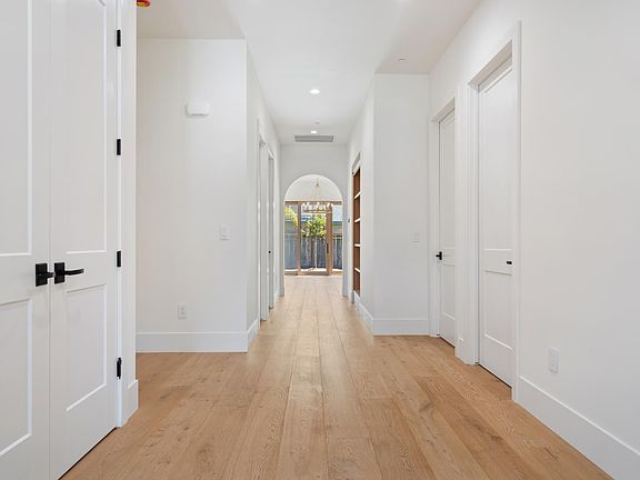 3rd image of 670 Oak Ln
