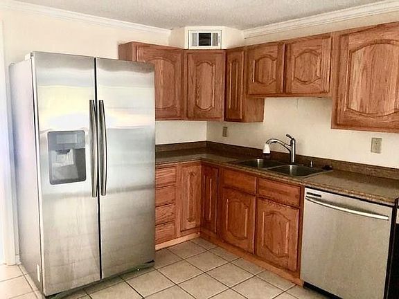 3rd image of 2911 Camellia Dr