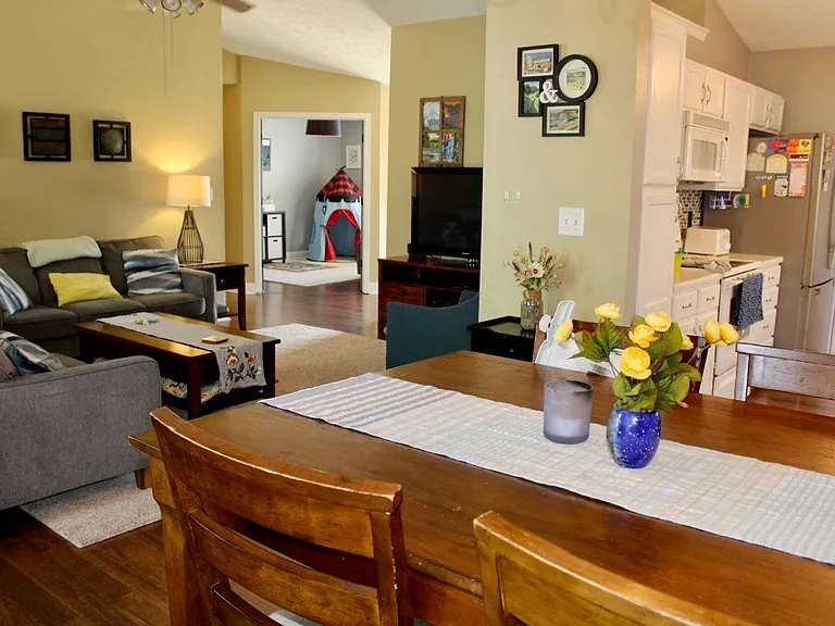 4121 Langley Dr — Photo 32