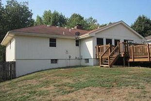 2nd image of 421 NE Stonewall Dr