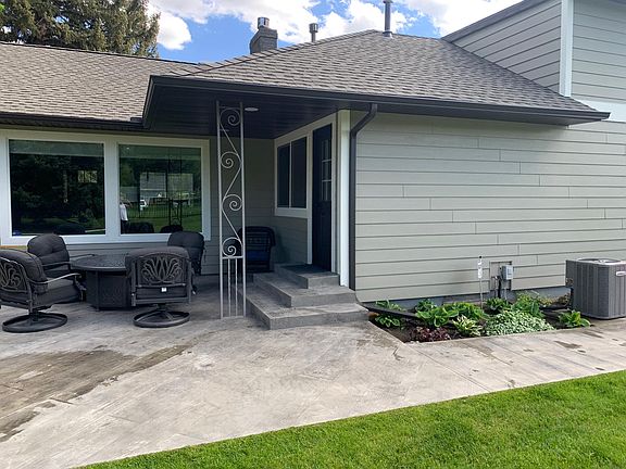 5th image of 929 Delphinium Dr