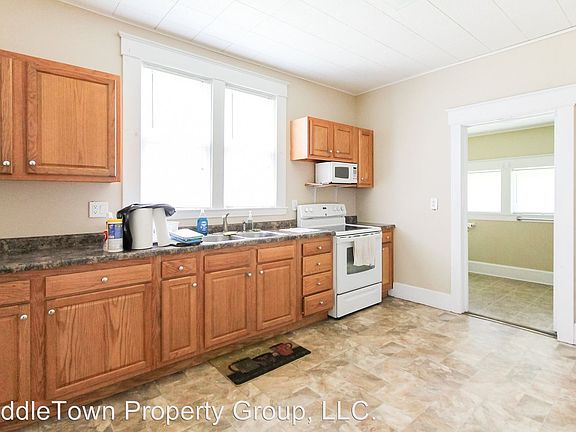 3rd image of 301 N Dill St