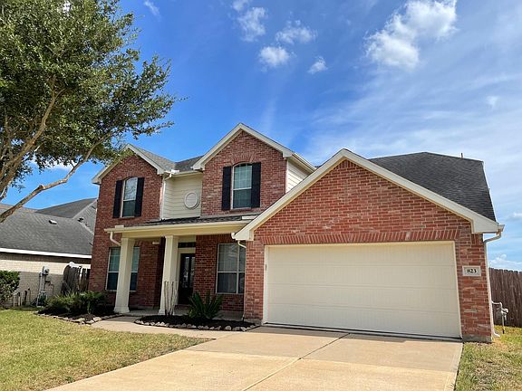 3rd image of 823 Aqua Vista Ln