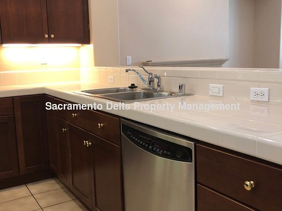 4th image of 161 Rock House Cir S