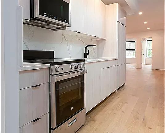 4th image of 166 E 7th St #2