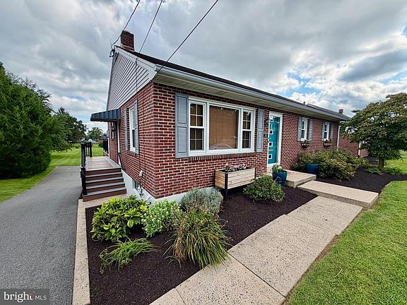 2nd image of 36 W Charlotte St