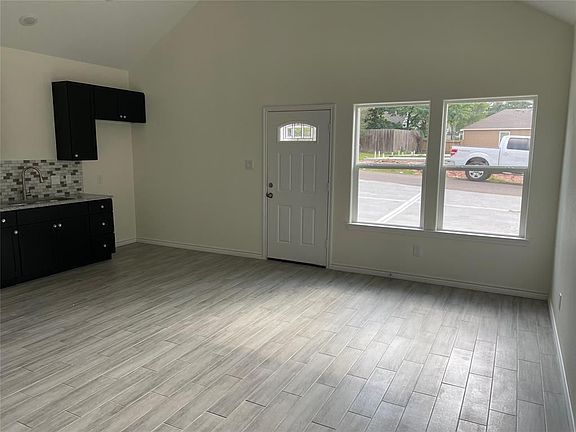 4th image of 406 Westchase St