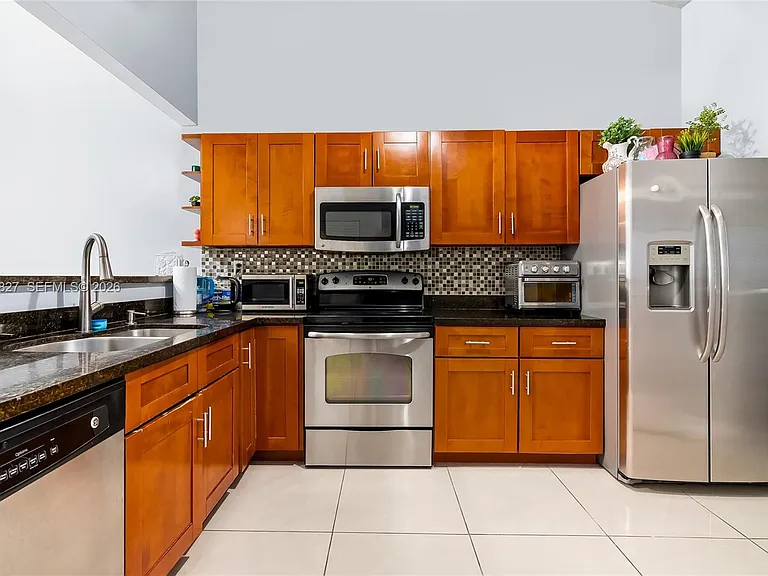 505 NE 199th Ln #2A — Photo 3