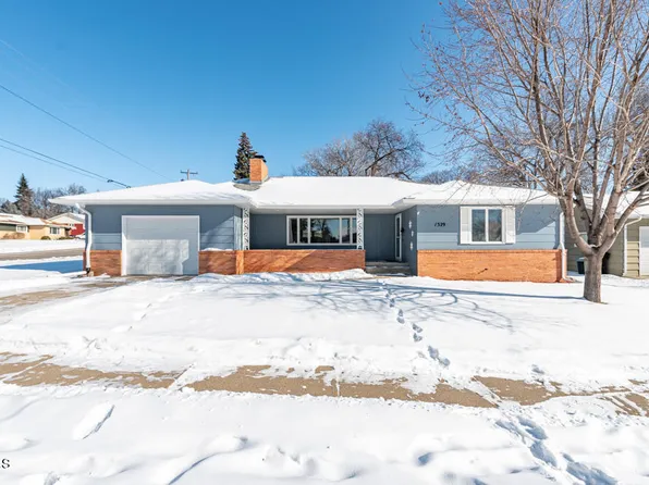 1329 Meredith Dr, Bismarck, ND 58501