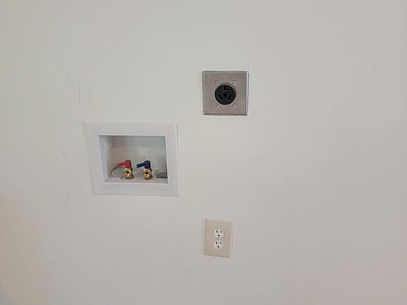 4th image of 1031 W Bullock St #1