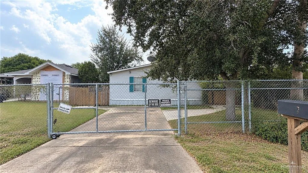 4 bed, 2.0 bath, 1456 sqft, $1,200 — Photo 1