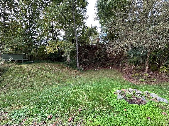 4th image of 4 Lauren Ln #16 & 17