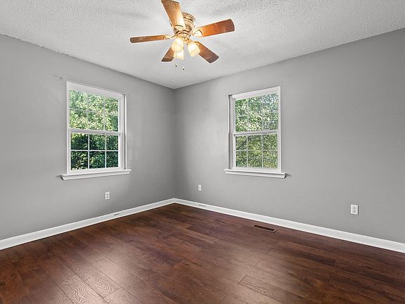 4th image of 70 Pinoak Rd