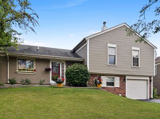 284 Jackson St, Bartlett, IL 60103