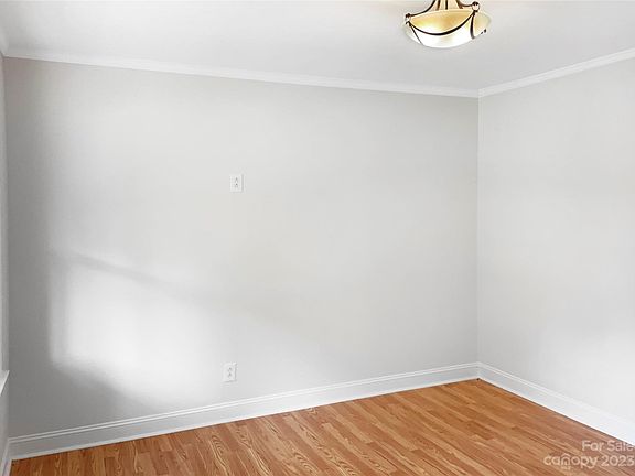 3rd image of 1371 Pressley Dr