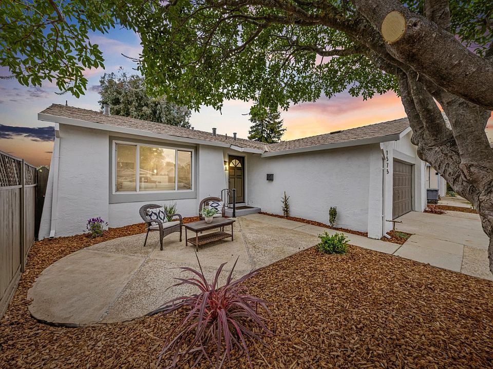 2nd image of 1575 Acacia Way