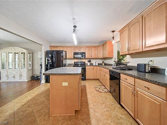 4th image of 6260 Foxwood Ct