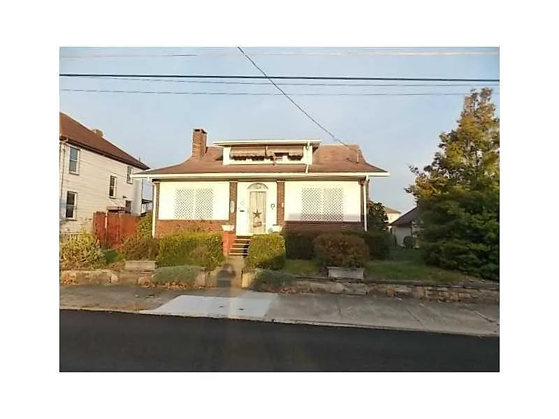 526 Green St photo 1