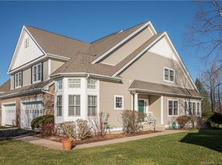 33 Carnoustie Cir #33, Bloomfield, CT 06002