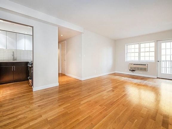 4th image of 90 Sullivan Pl APT 5A