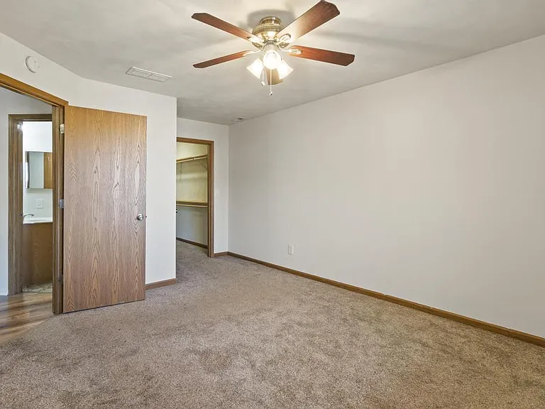 2213 Rockwood Dr — Photo 12