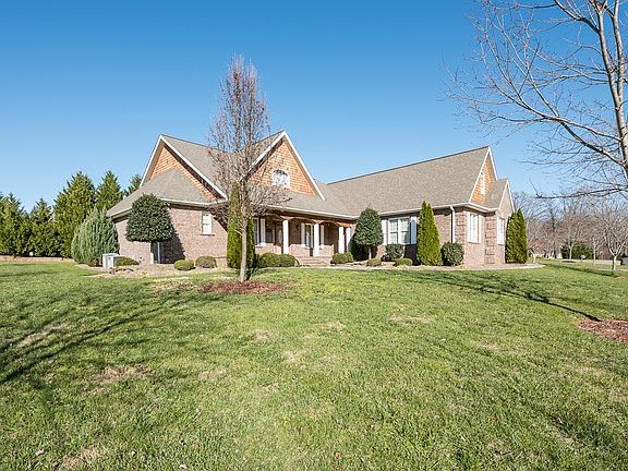 2nd image of 2409 Falcon Ln