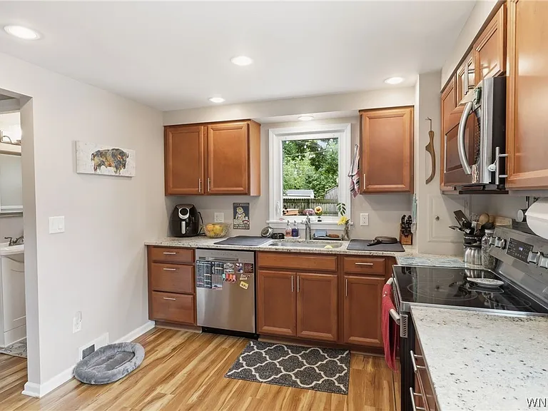 16 Paramount Pkwy — Photo 10
