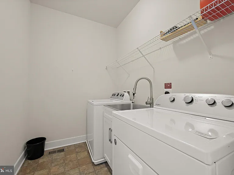 212 Upper Brook Ter — Photo 36