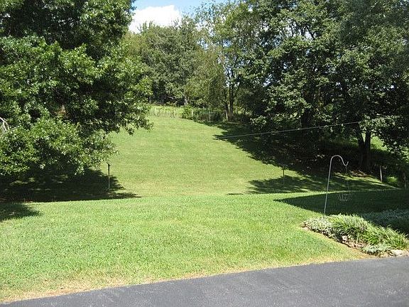 2nd image of 209 Jaybird Dr