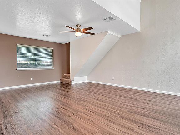 5th image of 3036 NE Stratford Cir