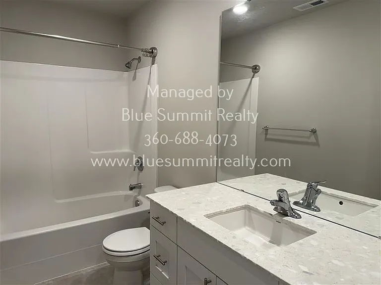 820 Bradley St NE — Photo 13