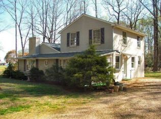 1416 Locust Grove Rd, Topping, VA 23169