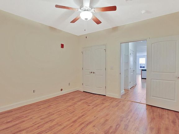 5th image of 11905 Centre St APT 106