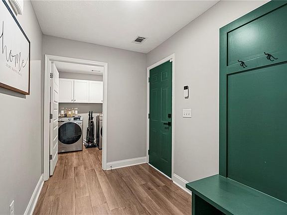 4th image of 22 Ihagee Creek Cir