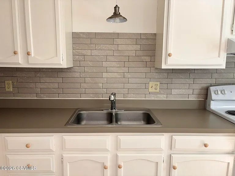 606 Nicholas Ave — Photo 9