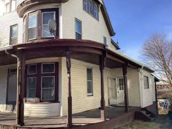 3rd image of 123 E 2nd Ave