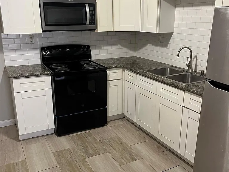 6813 Foster St — Photo 3