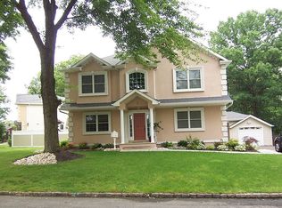 1 Highland Pl, Clark, NJ 07066