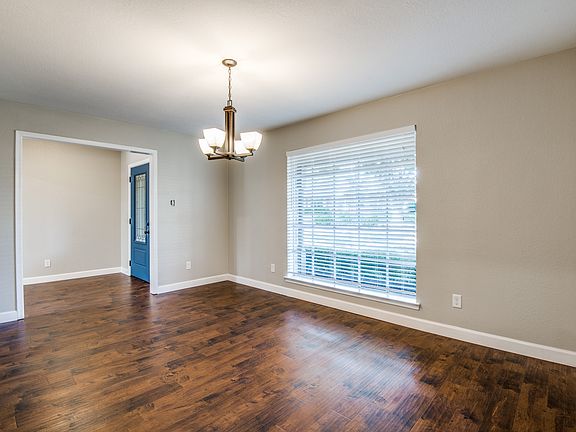5th image of 322 Westpark Dr N