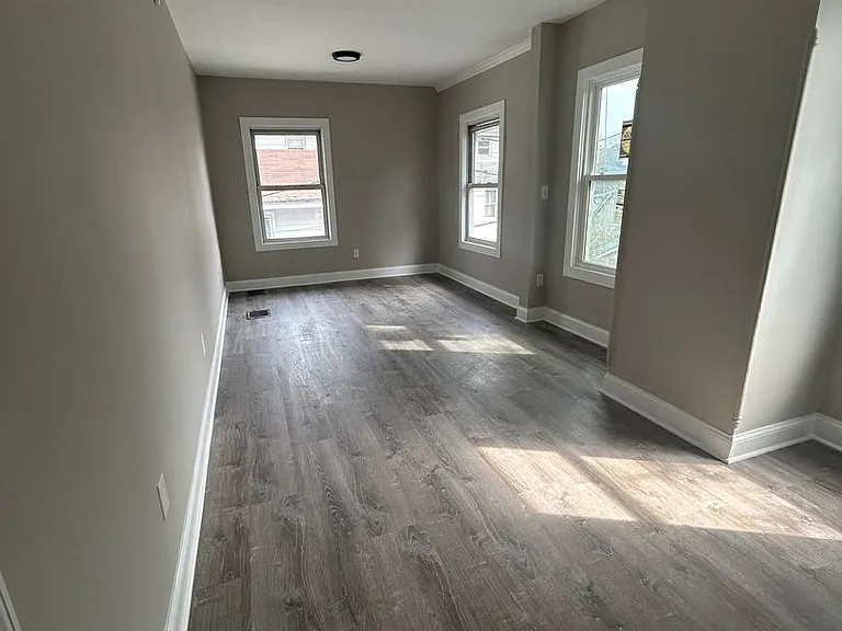 614 2nd Avenue — Photo 5