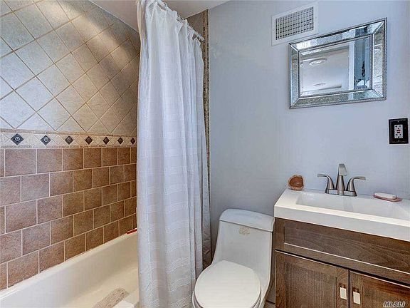 4th image of 70 Sandy Hollow Dr
