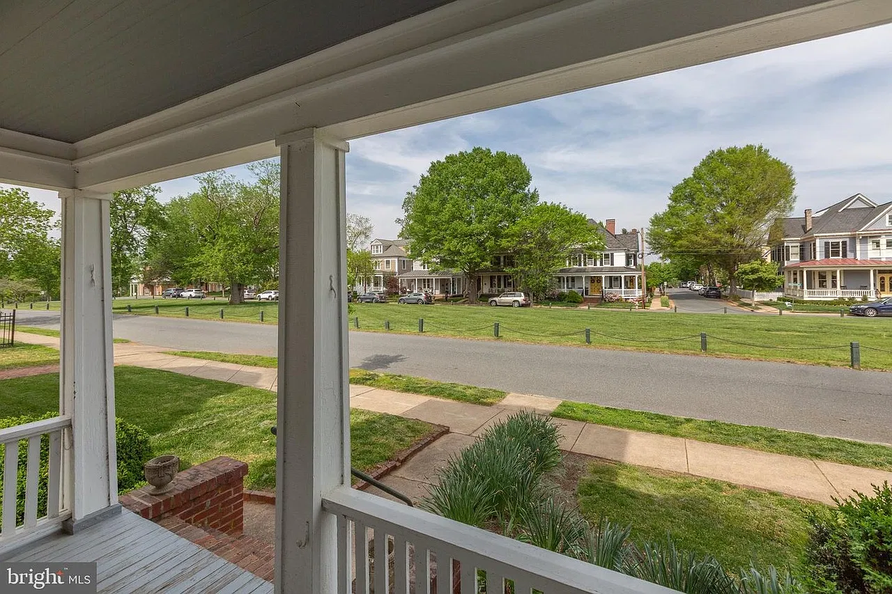 4 bed, 2224 sqft, $3,700 — Photo 3